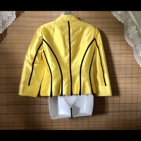 💵Carlisle 100% Silk jacket, black optional belt, pretty, flattering, price drop - Picture 2 of 15